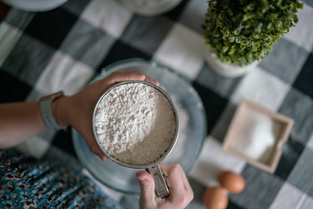 Mélange pâtisserie sans gluten préparé avec une base de farines maison